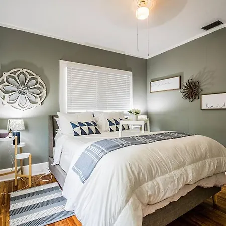 C'Est La Vie - Make Memories At Our Cozy Bungalow St. Petersburg Exterior photo