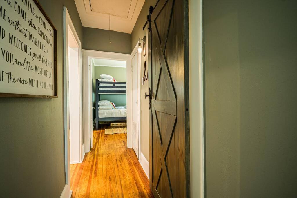 C'est La Vie - Make Memories At Our Cozy Holiday home St. Petersburg