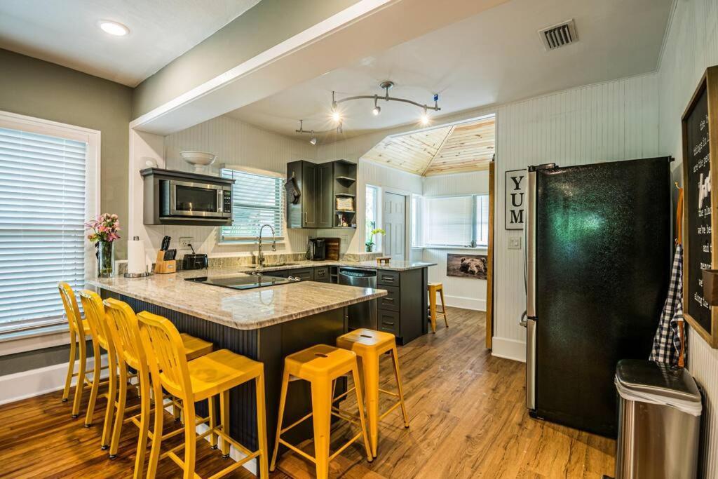C'est La Vie - Make Memories At Our Cozy St. Petersburg